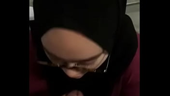 mvideo bokep cewek abg sma berjilbab memek mulus di kocok pake jari lalu ngentot perawan