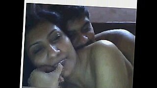 indian aunty boobs press by hubb