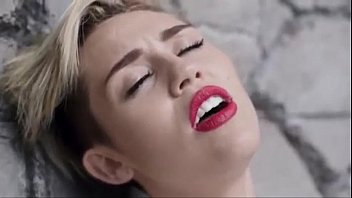 miley cyrus deep throat up side down