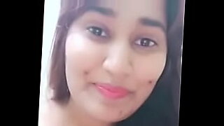 video-hermosa-adolescente-se-desnuda