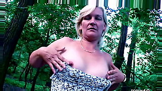 fat women virgin fuck mobile phone play watch video