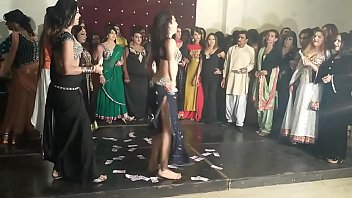 hot hot mujra