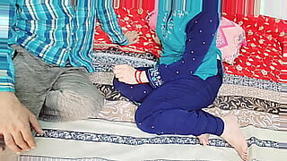 girls-lamiendo-culo-de-la-abuela-porno