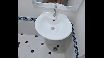 pinay nbosohan habang ng huhugas ng puki sa banyo