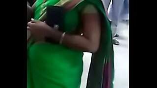 indian aunty saree bra blouse sexy andhra kerala karnataka bangalore hyderabad2