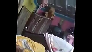 lesbianas-besandose-y-escupiedo-redtube