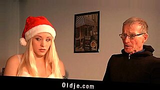 abuela-claus-sexy-follando-nieto