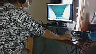 pete-en-la-oficina-morocha-tetona