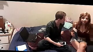 amigos-jugando-videojuegos-porno-gay