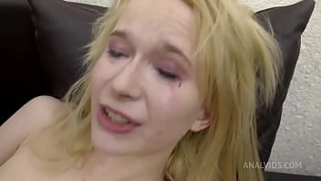 girl cry when boy try fuck first timeanal