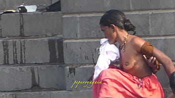 indian fataunty bathing