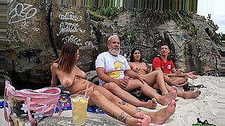 videos-de-indigenas-banandose-desnudas-en-el-rio