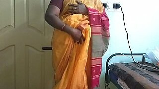 desi mature aunty in red saree fuking wid lover hindi audio