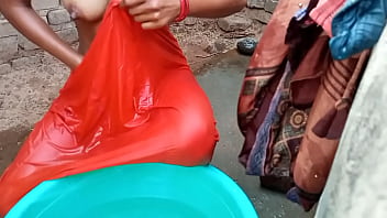 desi village woman sex and bathing in open