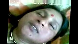 indian sleeping anty saree lifting sex