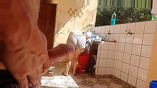 dotado-follando-a-pelo-un-culo