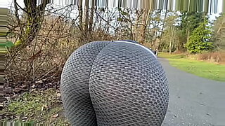 creampie-walking-public