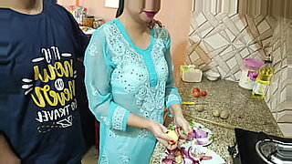 xhamste-hot-mature-mom-with-shy-boy
