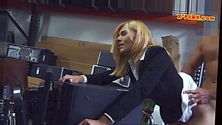 modelo-escort-flaca-pelinegra-milf