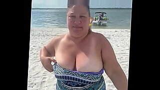 blind-reaction-beach-flashing-xhamster-beach