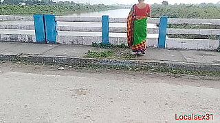 white saree without blouse