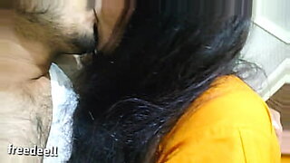 chica-expulsa-agua-por-el-cono-xxx