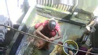 hindi girls bathing captur video