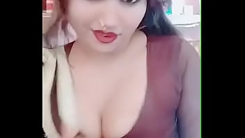 blonde gir show her pussy in webcam