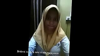 video broke strip artist indonesia