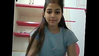servi-porno-follando-a-una-tetona-trio