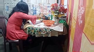 amas-de-casa-en-hilo-dental-y-tetonas