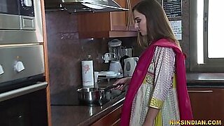 indian girl 1st time fucked in uae video play