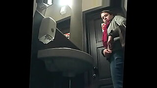 blowjob-in-gay-club-toilet-xvideos