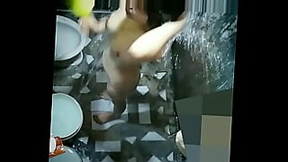 pinay boso habang naliligo sa banyo