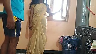 desi mature aunty in red saree fuking wid lover hindi audio