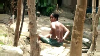 desi bhabhi pissing out door