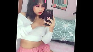 pretty asian bombshell webcam