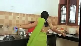 desi mature aunty in red saree fuking wid lover hindi audio