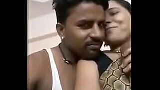 indian hindi mallu dumper aunty boobs kissing