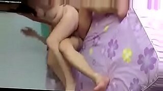 pinay nbosohan habang ng huhugas ng puki sa banyo