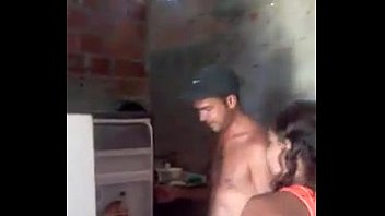 incesto madre atorada debajo de la cama