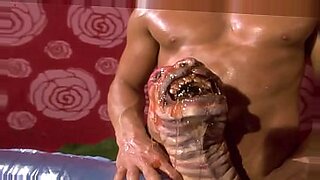 foto-chico-ensena-culo-ducha-xxx