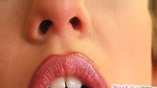 boy-eat-lick-cunilingus-orgasm-mom