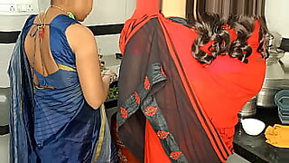 desi bhabhi xvideos with small boy