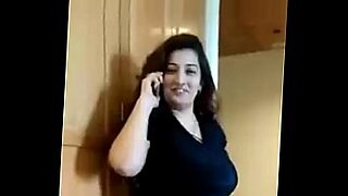 indian hindi mallu dumper aunty boobs kissing