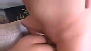 sobrino se mete al cuarto de su tia y la espia durmiendo y le huele los calzones y la toca