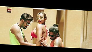 2-ninos-manguera-agua-culo-video