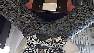 mom-tries-kln-clothes-in-front-of-sonporn-video