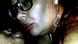 indian hindi mallu dumper aunty boobs kissing