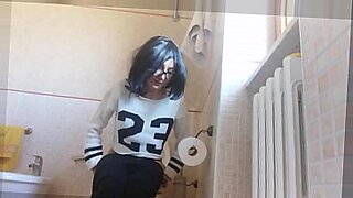 asiatic-striptease-masturbation